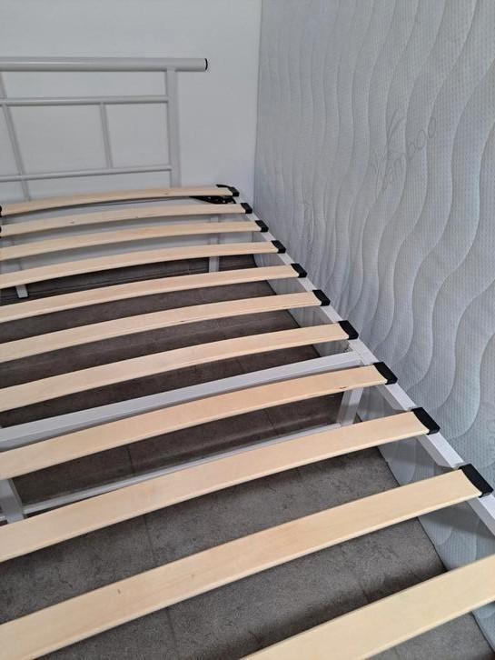 Bedframe wit 160 + matras, Huis en Inrichting, Slaapkamer | Bedden, Zo goed als nieuw, Wit, Ophalen