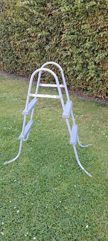 Zwembadladder Bestway beschikbaar voor biedingen
