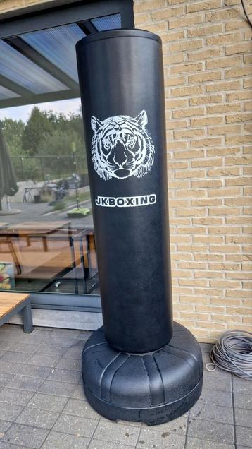 Bokspaal of bokszuil beschikbaar voor biedingen