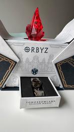Tomorrowland 2025 treasure case - Orbyz + MG bracelet, Verzamelen, Ophalen
