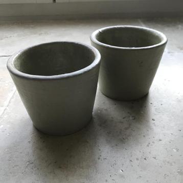 2 kleine potdeksels beschikbaar voor biedingen