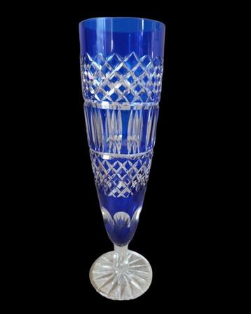 blauwe kristallen vaas.