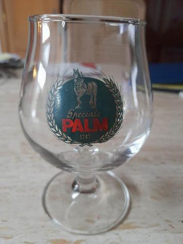 Bierglas met voet van 'Speciale Palm 1747'  beschikbaar voor biedingen