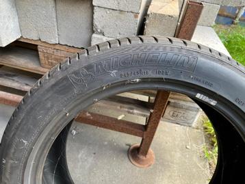Banden 245/45R18 100W beschikbaar voor biedingen