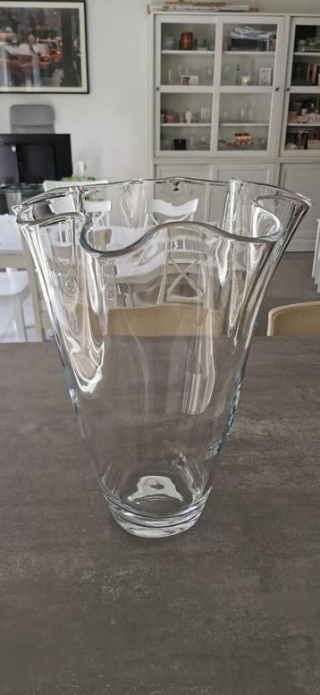 Glazen vaas 40cm beschikbaar voor biedingen