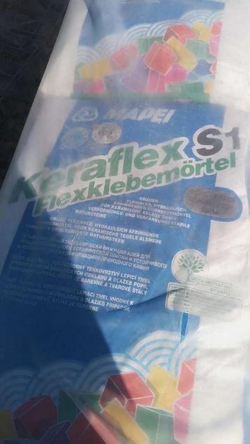 Keraflex tegellijm 2 paletten ongeopend  beschikbaar voor biedingen