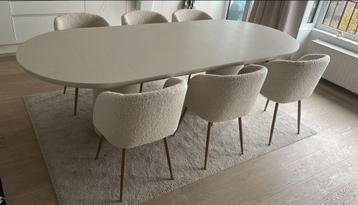 Stoelen beschikbaar voor biedingen