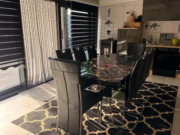 Moderne eettafel met marmerlook-folie en 6 stoelen, Huis en Inrichting, Tafels | Eettafels, Zo goed als nieuw, Ophalen