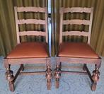 2 houten stoelen met zitkussen en houtsnijwerk, Ophalen