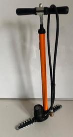 Pompe à pied Sks rennkompressor embout en laiton presta, Enlèvement ou Envoi, Manomètre, Comme neuf