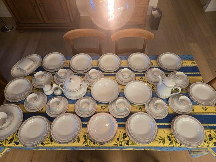 Prachtige in nieuwe staat vintage eet/koffie servies anno 70, Antiek en Kunst, Antiek | Servies compleet, Ophalen of Verzenden