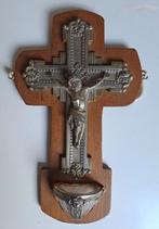 Crucifix avec benitier, Antiquités & Art, Antiquités | Objets religieux, Enlèvement