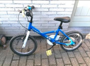 Degelijk jongensfietsje 16 duim beschikbaar voor biedingen
