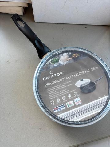Crofton koekenpan met glazen deksel , koken, keuken, pan beschikbaar voor biedingen