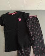 Zwarte pyjama ‘happy vibes’ - maat 146/152, Kinderen en Baby's, Kinderkleding | Maat 146, Meisje, Nieuw, Ophalen of Verzenden