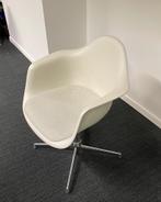 Vitra Eames Chair DAL (nieuwprijs €915), Grijs, Kunststof, Design, Zo goed als nieuw