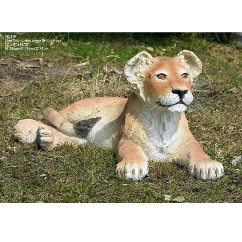 Lion Cub Lying Down – Leeuw beeld Lengte 82 cm, Verzamelen, Dierenverzamelingen, Nieuw, Ophalen of Verzenden