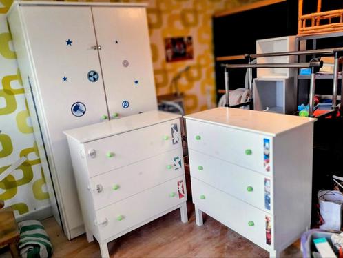 1 kast 2 commodes wit geverfd voor kinderkamer, Kinderen en Baby's, Kinderkamer | Commodes en Kasten, Gebruikt, Commode, Ophalen