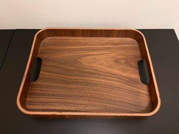Houten dienblad beschikbaar voor biedingen