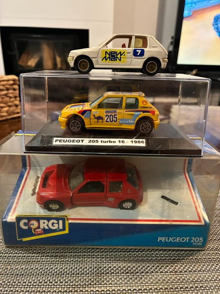 Peugeot 205 gti Peugeot 205 turbo 16, Hobby en Vrije tijd, Modelauto's | 1:43, Zo goed als nieuw, Auto, Corgi, Ophalen