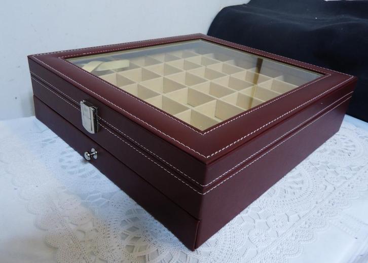 Juwelen Vitrine Glas Deksel Leder Horloge 84 vakjes😍💑🕐👌, Verzamelen, Overige Verzamelen, Nieuw, Ophalen of Verzenden