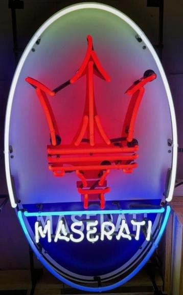 Maserati neon decoratie reclame verlichting lamp showroom  beschikbaar voor biedingen