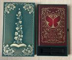 Tomorrowland 2019 - Treasure Case - The book of wisdom (NL), Ophalen of Verzenden, Zo goed als nieuw, Boek, Tijdschrift of Artikel