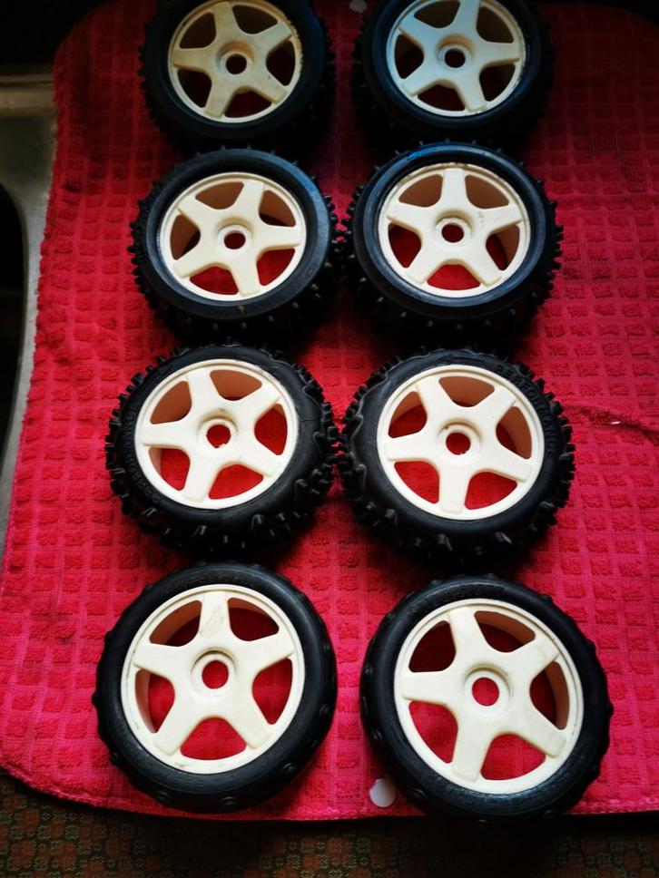 Kyosho burns originele velgen nitro buggy, zie omschrijving, Hobby en Vrije tijd, Modelbouw | Radiografisch | Auto's, Zo goed als nieuw