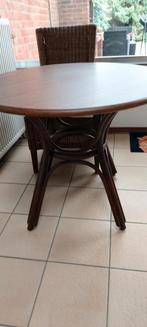 Ronde tafel met 4 bijhorende stoelen., Huis en Inrichting, Ophalen