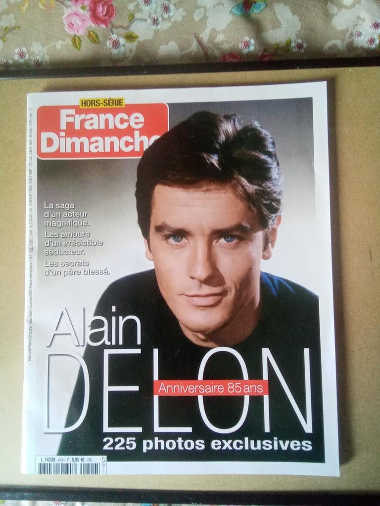 Magazine Alain Delon (225 foto's), Ophalen of Verzenden