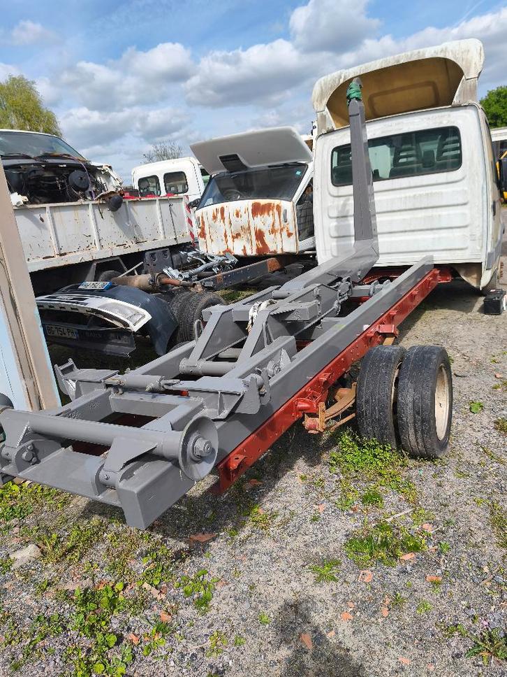 Porte Container ampliroll benne amovible, Articles professionnels, Machines & Construction | Abris de chantier & Conteneurs, Enlèvement