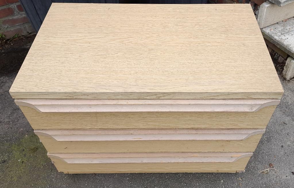 GRATIS nachtkastje, Huis en Inrichting, Kasten | Ladekasten, Ophalen, Gebruikt, 50 tot 100 cm, 3 of 4 laden