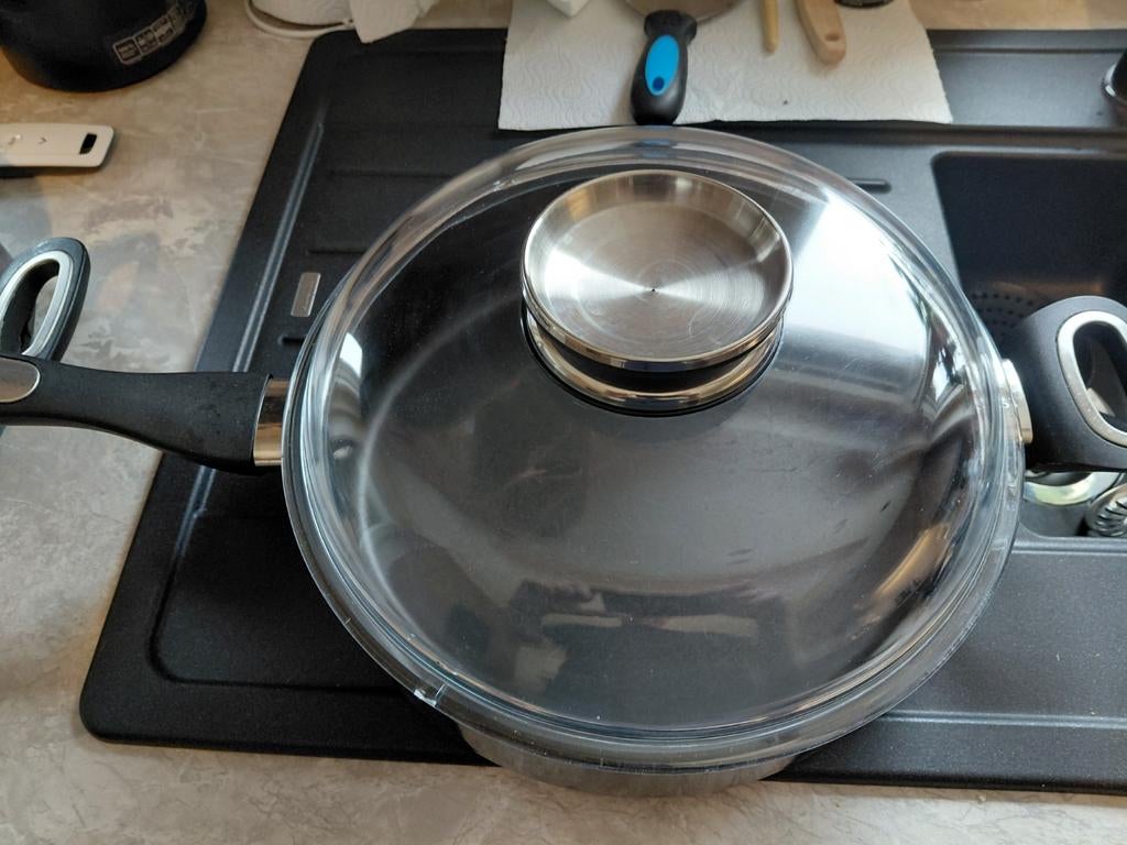 Kookpannen te koop, Ophalen