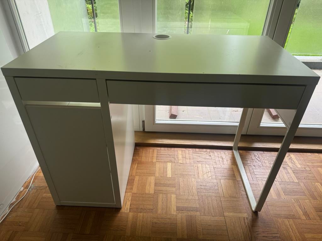 Bureau IKEA gratuit à Uccle, Maison & Meubles, 120 cm, Enlèvement, Utilisé, IKEA