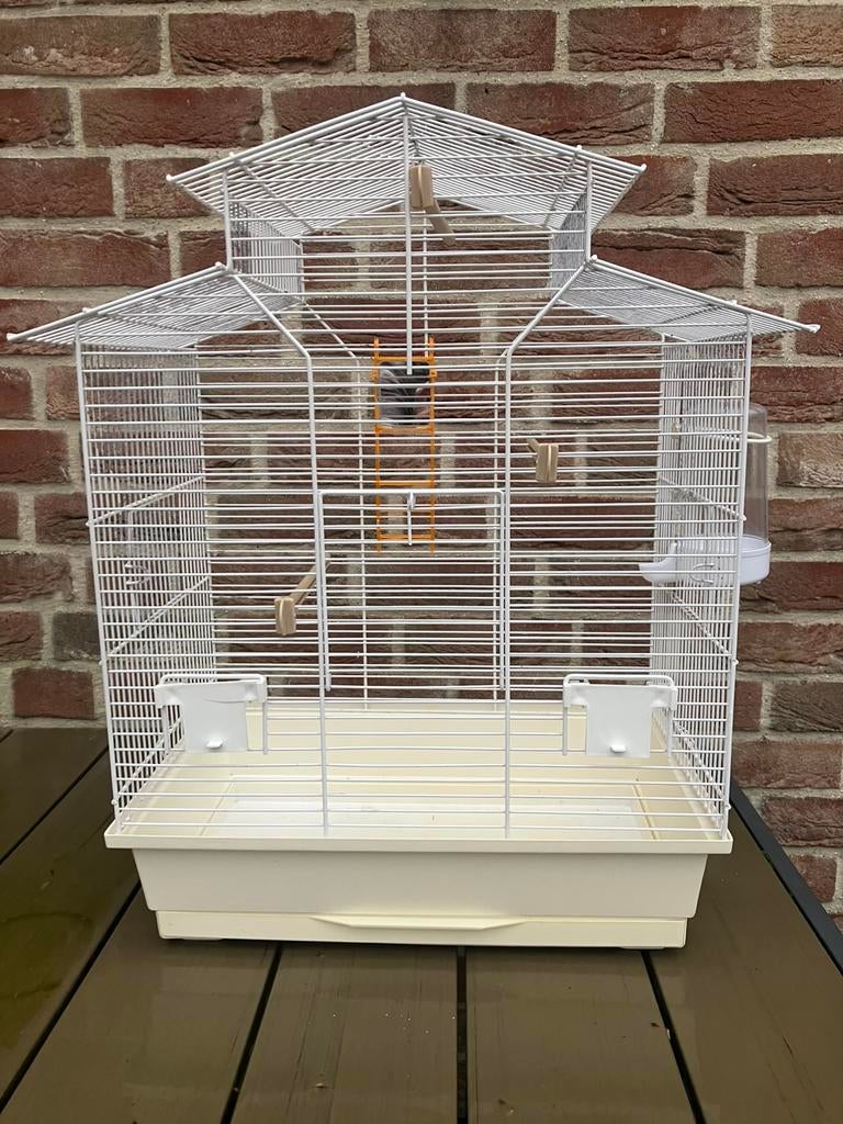 WITTE VOGELKOOI MET OPEN DAKJE -KANARIE-PARKIET NU 45 EURO, Enlèvement, Comme neuf, Autres matériaux, Cage à oiseaux