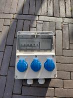 Kleine zekeringskast/werfkast met drie stopcontacten., Doe-het-zelf en Bouw, Ophalen, Gebruikt, Overige typen