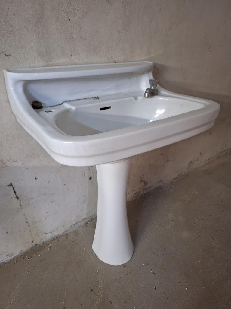 Retro lavabo op voet, Ophalen, Wastafel