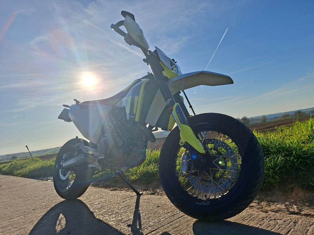 supermoto, Motoren, Motoren | Husqvarna, Particulier, SuperMoto, meer dan 35 kW, 1 cilinder, Motorrijbewijs A, ABS, Quickshifter