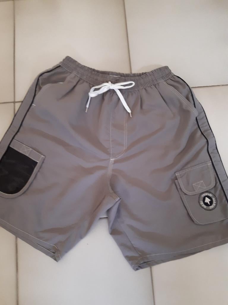 Jongens short maat M. 100% polyester, Kinderen en Baby's, Kinderkleding | Maat 164, Ophalen of Verzenden, Gebruikt, TROPHY, Jongen
