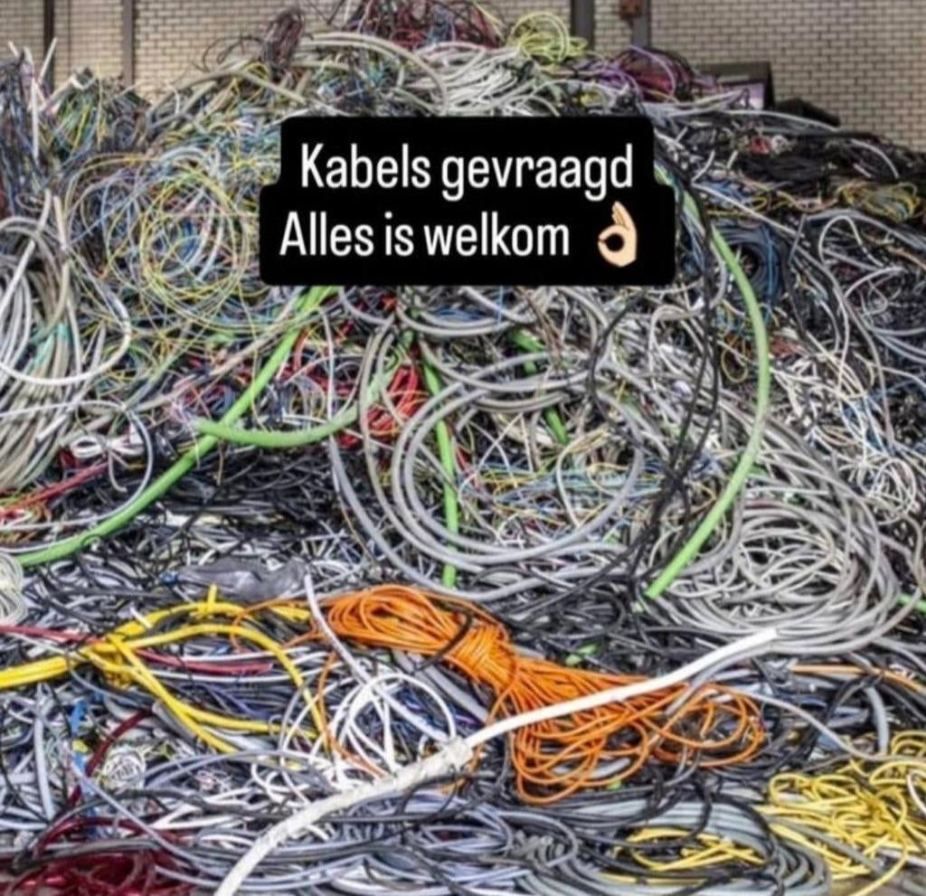 kabels gezocht. Oude, kapotte maakt niet uit. Ik kom gratis, Ophalen