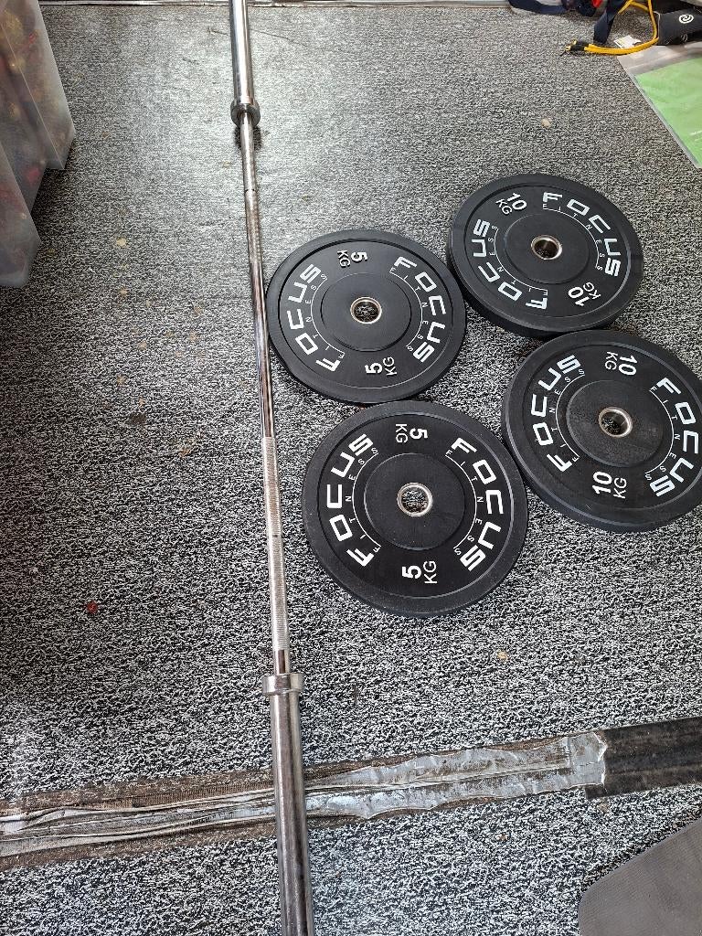 olympic barbell 20kg  + 2x 10kg en 2x5kg bumperplates, Sport en Fitness, Fitnessmaterialen, Ophalen, Gebruikt