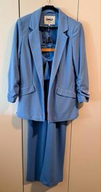 Blazer avec pantalon, Vêtements | Femmes, Enlèvement