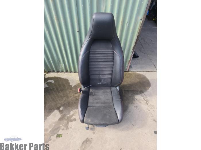 Siège gauche d'un Mercedes A-Klasse, Autos : Pièces & Accessoires, Habitacle & Garnissage, Mercedes-Benz, Utilisé, 3 mois de garantie