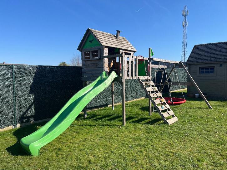 Speeltoestel met glijbaan en schommel, Kinderen en Baby's, Speelgoed | Buiten | Speeltoestellen, Gebruikt, Glijbaan, Klimtouw