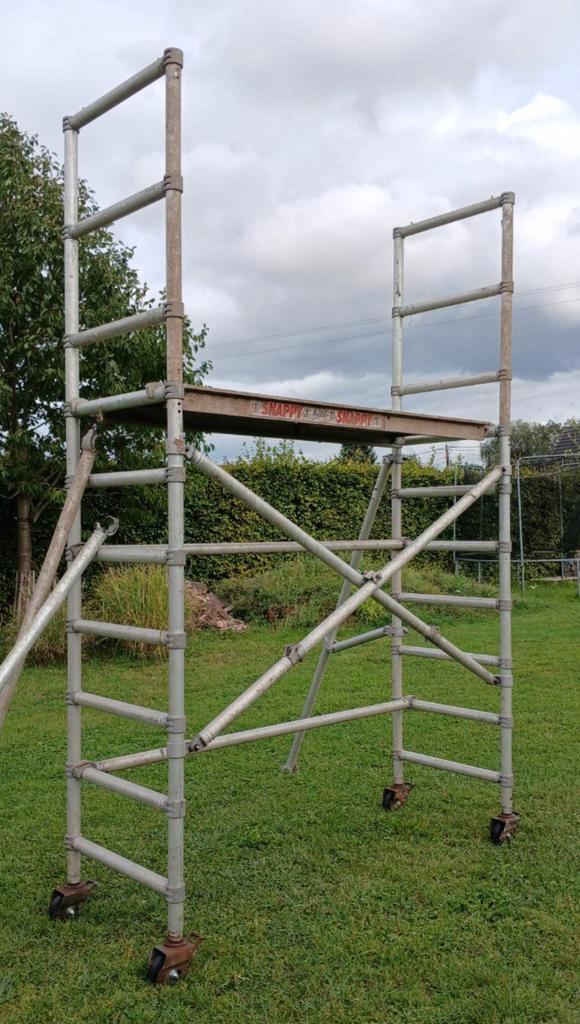 Vends Échafaudage aluminium pliable impeccable, Bricolage & Construction, Échafaudages, Enlèvement