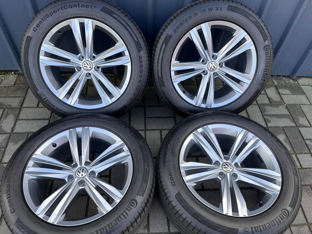 Jantes Sebring Touareg R-Line 255/50/19 été Continental neuf, Autos : Pièces & Accessoires, Neuf, Pneus et Jantes, 255 mm, Pneus été