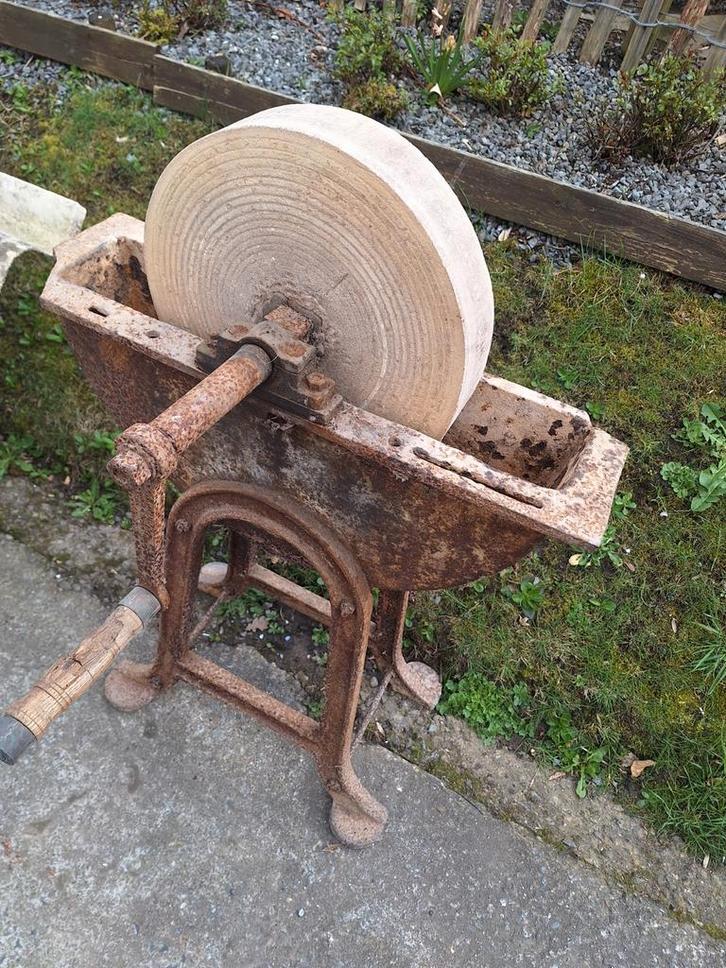 Meule à aiguiser antique, Antiek en Kunst, Antiek | Gereedschap en Instrumenten