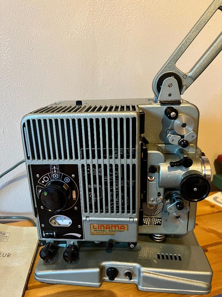 16 mm cine projector, Collections, Appareils photo & Matériel cinématographique, Enlèvement, 1940 à 1960, Projecteur