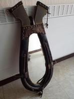 Antiek decoratief paardentuig, Ophalen