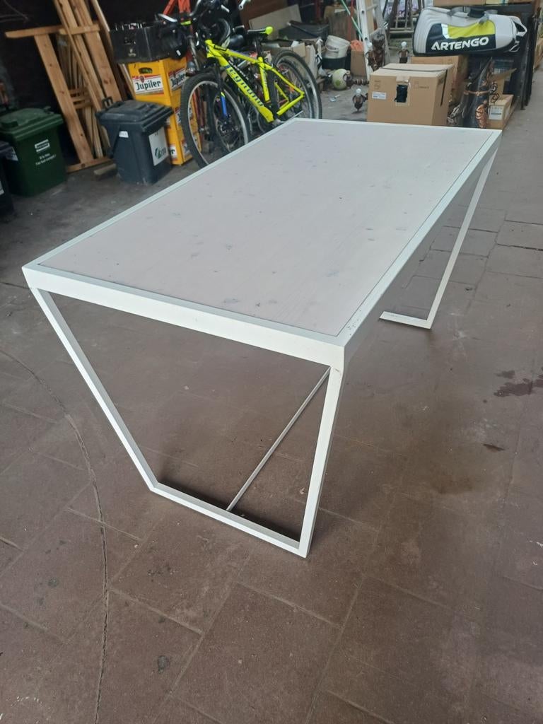 Table multi usage.  Bonne état., Enlèvement